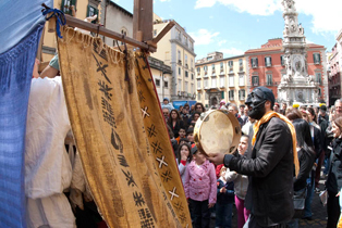 Storie di Pulcinella - spettacolo di guarattelle di e con Bruno Leone - Napoli - photo Pino Miraglia